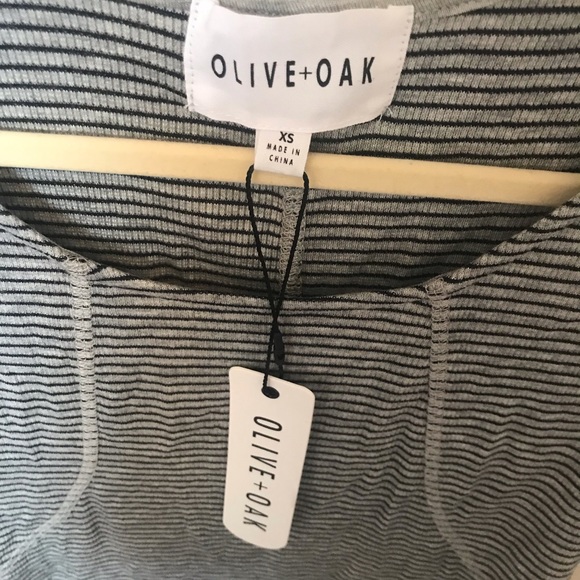 ⭐️4/$20⭐️NWT Olive+Oak Grey Tank XS - Picture 3 of 3
